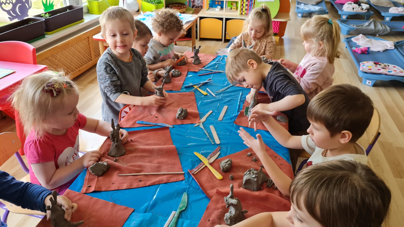 Warsztaty ceramiczne w grupie Biedronki