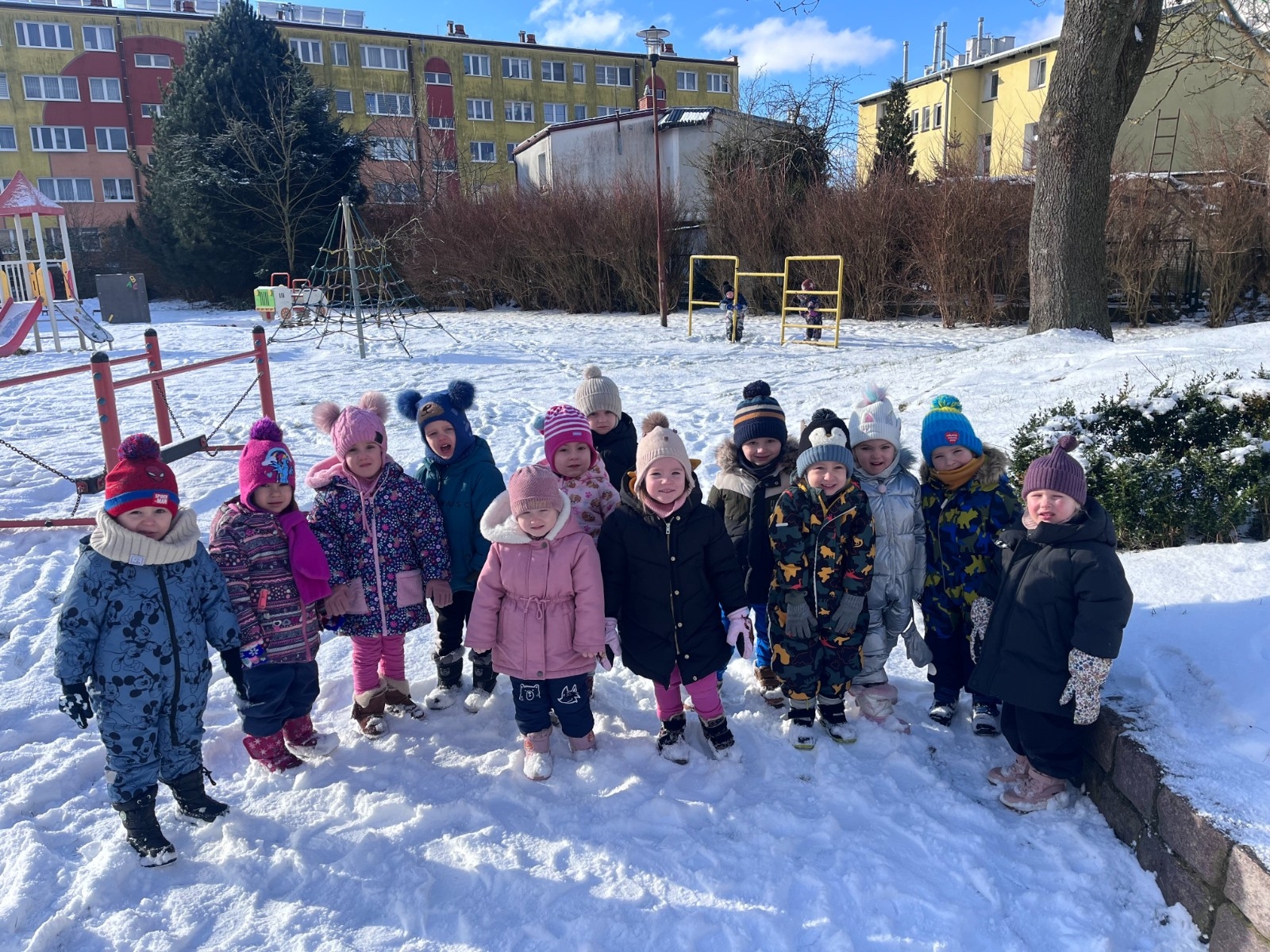 Zimowe zabawy na śniegu Biedronki